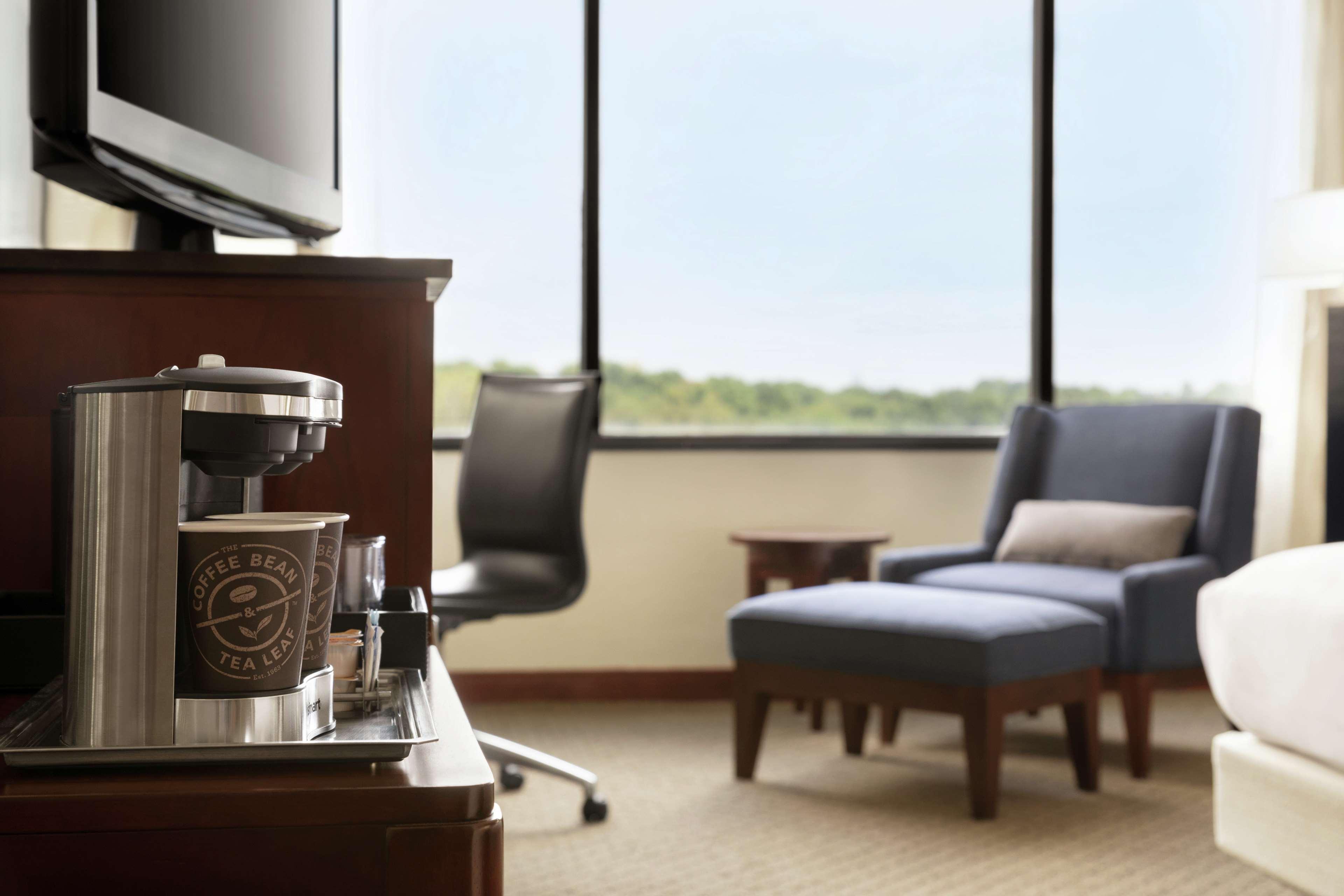 Doubletree By Hilton South Charlotte Tyvola Hotell Eksteriør bilde