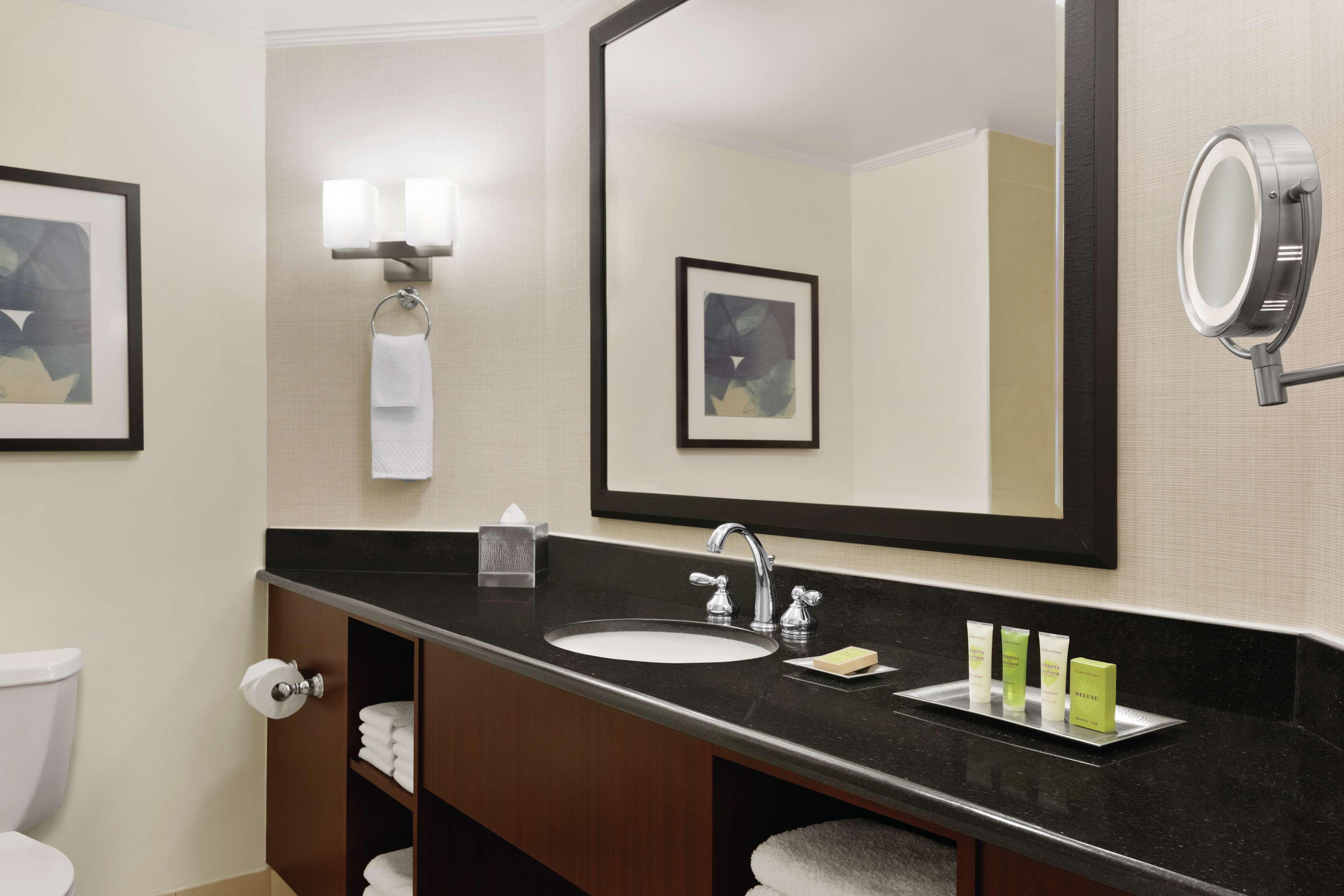 Doubletree By Hilton South Charlotte Tyvola Hotell Eksteriør bilde