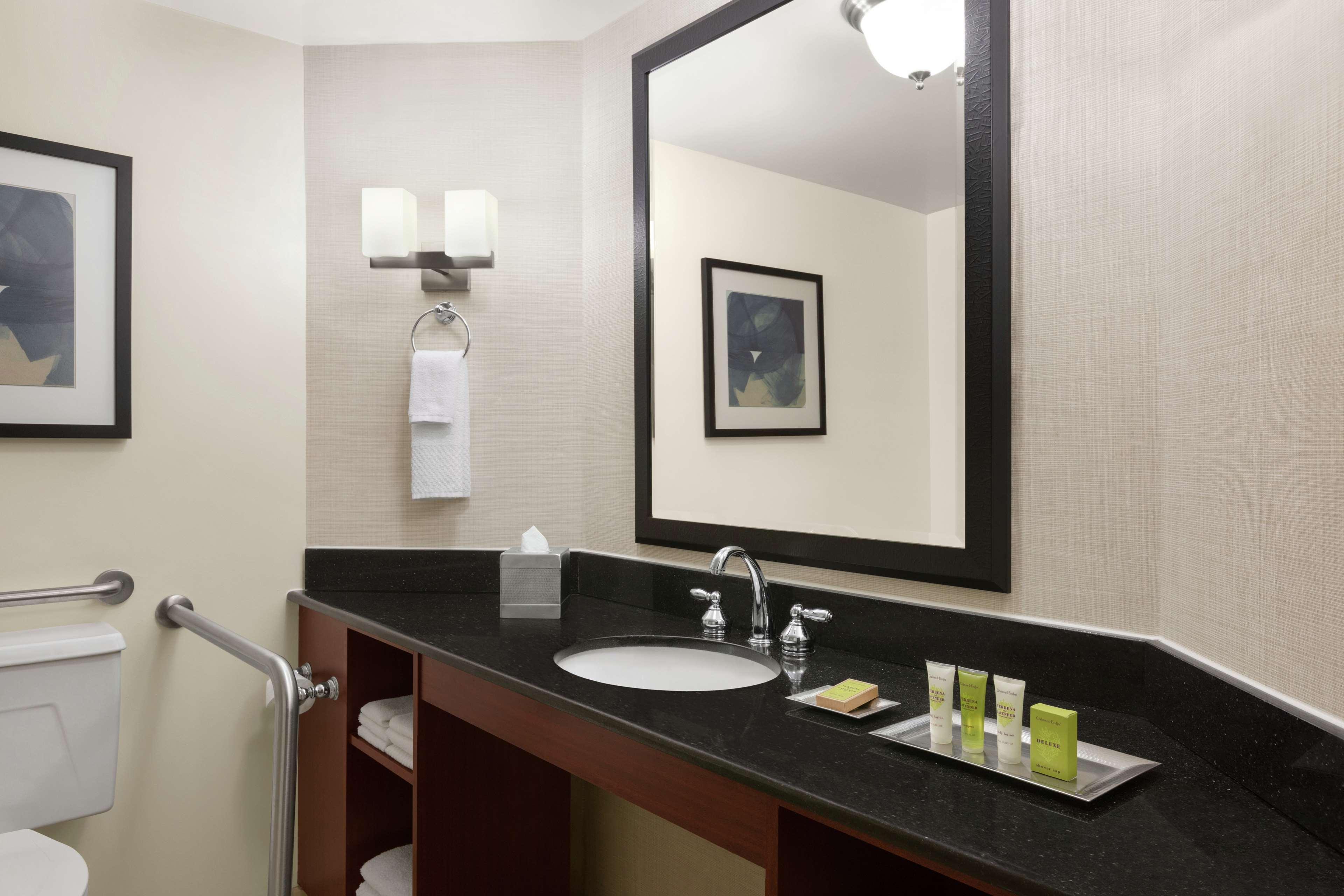 Doubletree By Hilton South Charlotte Tyvola Hotell Eksteriør bilde