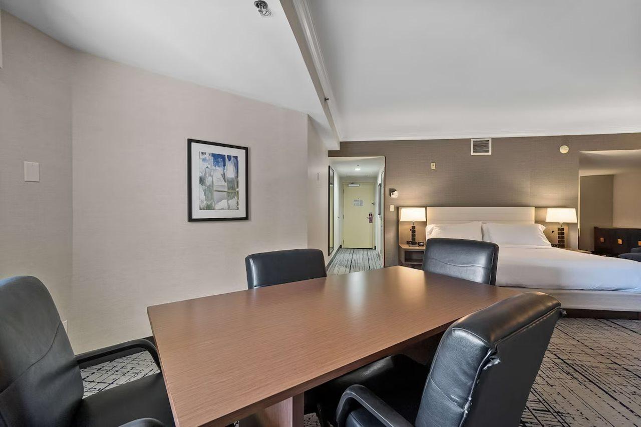 Doubletree By Hilton South Charlotte Tyvola Hotell Eksteriør bilde