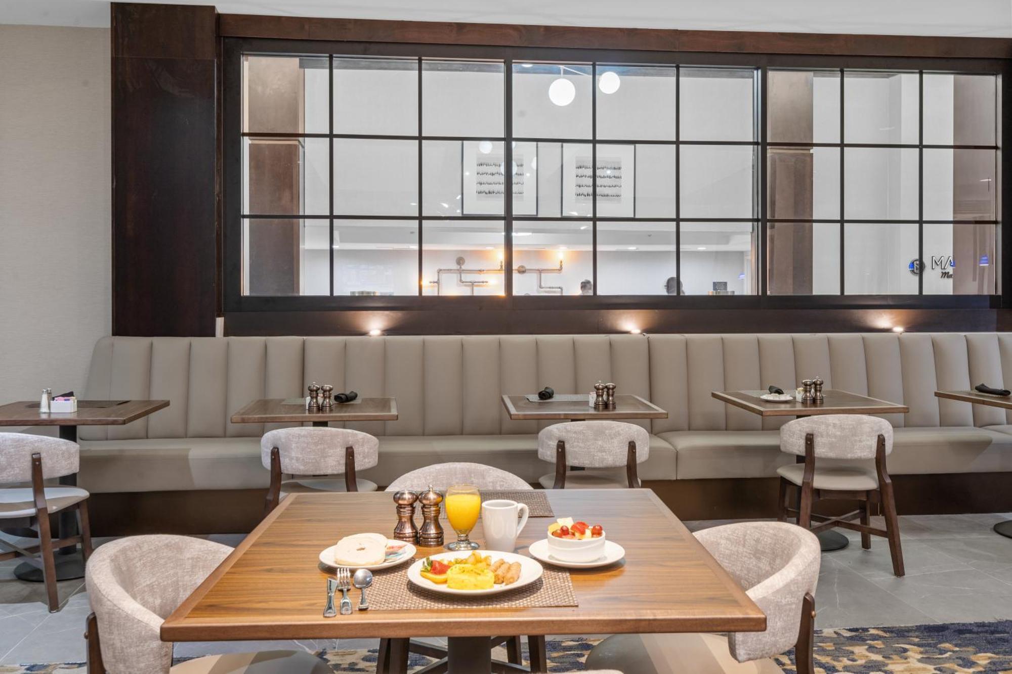 Doubletree By Hilton South Charlotte Tyvola Hotell Eksteriør bilde
