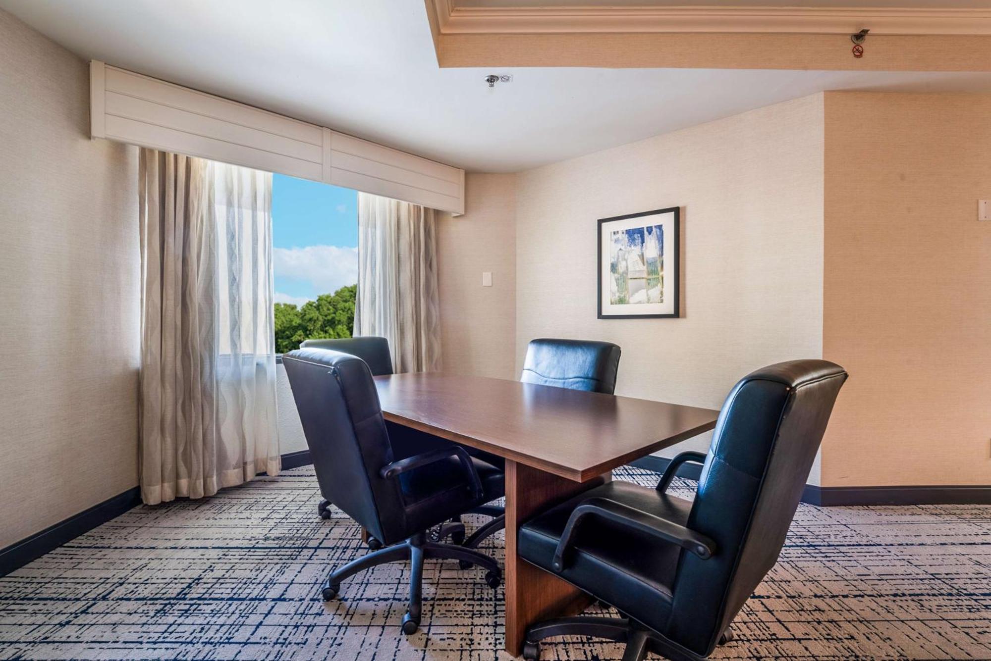 Doubletree By Hilton South Charlotte Tyvola Hotell Eksteriør bilde