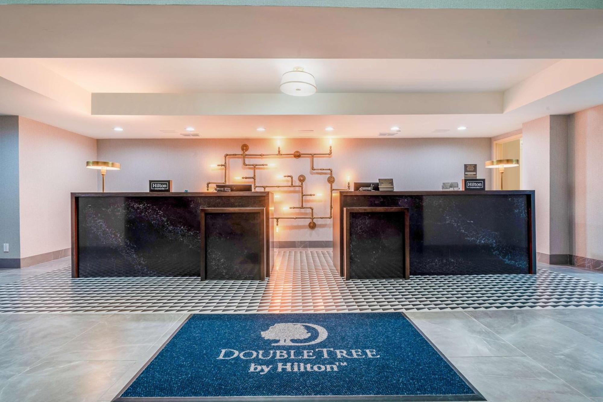 Doubletree By Hilton South Charlotte Tyvola Hotell Eksteriør bilde