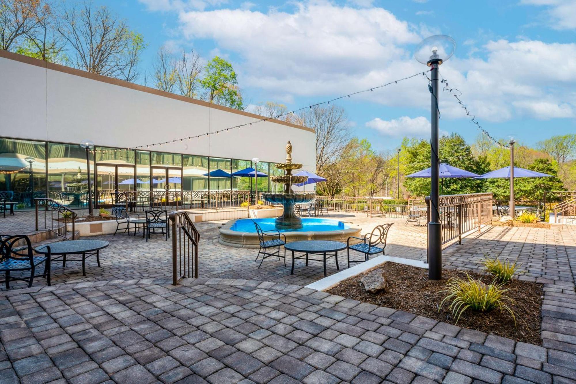 Doubletree By Hilton South Charlotte Tyvola Hotell Eksteriør bilde
