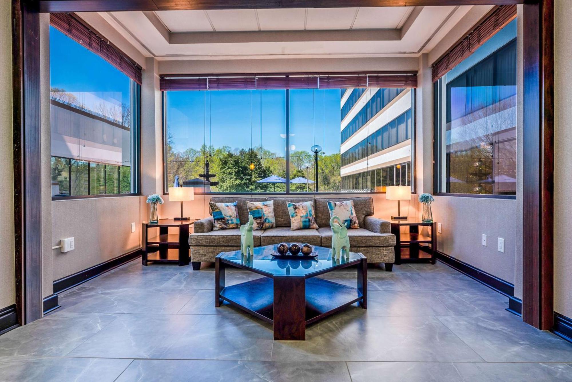 Doubletree By Hilton South Charlotte Tyvola Hotell Eksteriør bilde